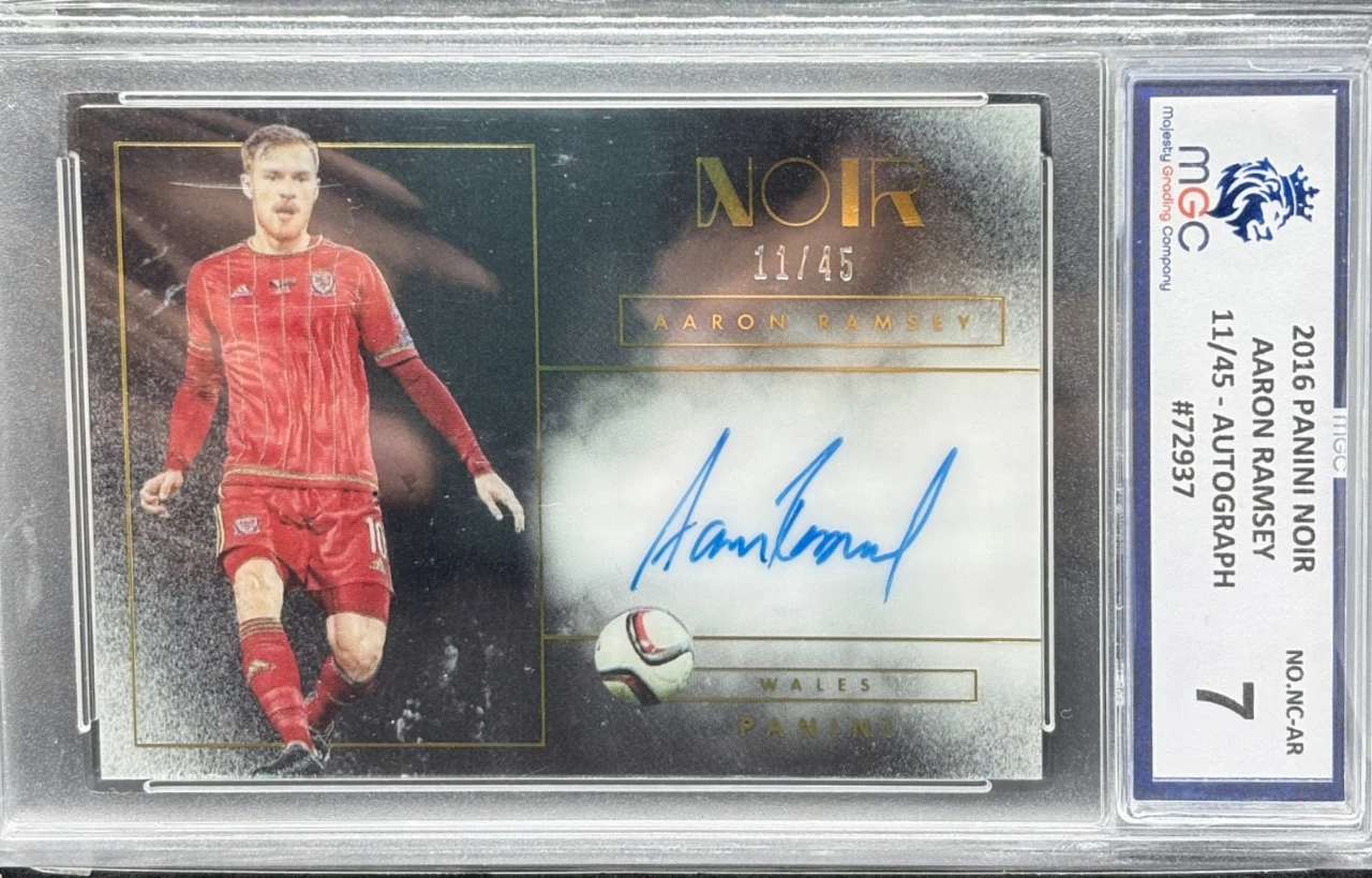2016-17 Panini Noir Aaron Ramsey Autograph
